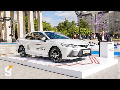 Автоподиум для «обновлённой» Toyota Camry, и интерактивный киоск Dedal IM 22