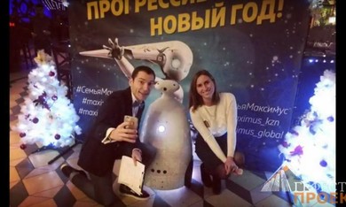 Рекламный робот на Прогрессивный Новый год для клиентов фитнес клуба Maxsimus. Казань